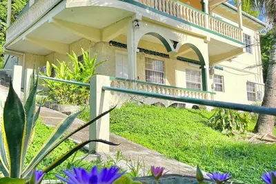 Image de Luxurious and Cozy Lower Level 2-bedroom apartment with Ac and hot water