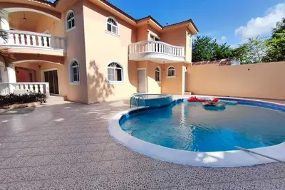 Image de Luxury 6 bedrooms villa in the highway/Sosua