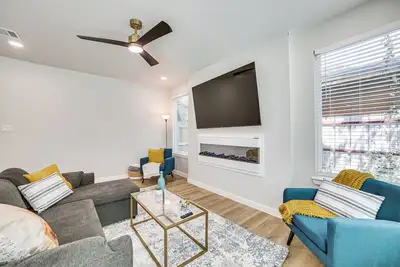 Image de 3 Mi to Dtwn Dallas: Pet-Friendly Retreat w/ Yard