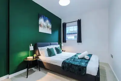 Image de Luxe 2br Central Apartment | Sleeps 4 | Pool table | Parking | Ps4