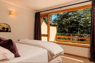 Image de Tremendous 8-bedroom bed & breakfast in Villa La Angostura. Vistas al lago.