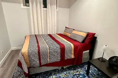 Image de Modern 2 Bedroom Queen beds | Cozy, Private, Near Shops & Attractions