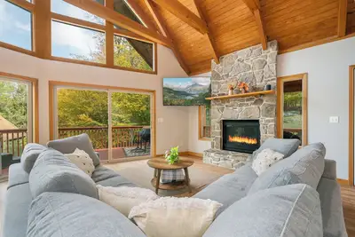 Image de Lakeview Chalet in Deep Creek Lake + Hot Tub