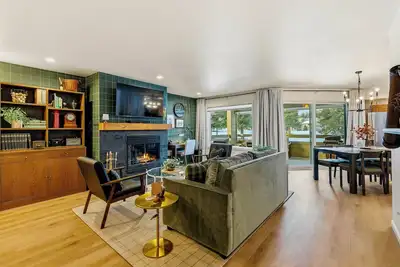 Image de Ski & Tee Condo: A Mountain Sports Basecamp!