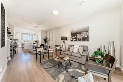 Image de Entire Beautiful Home! 6 Br & Office | 5ba in Southeast Calgary