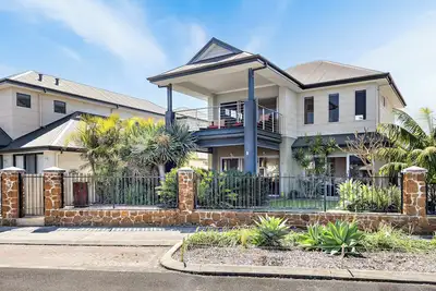 Image de Two-Story Lakeview Retreat at Dunsborough Lakes