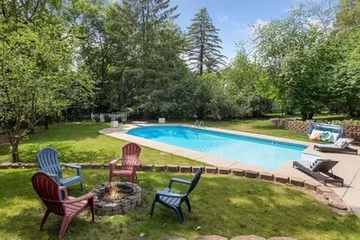 Image de Mid-Century Minnetonka Ranch Home w/Pool