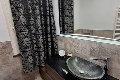 Image de Comfortable home with private parking excellent for families and visits to the area