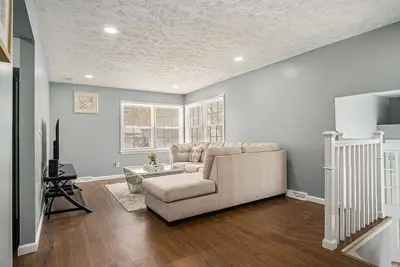 Image de Charming & Spacious 5-Bedroom Centrally Located