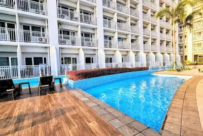 Breeze Residences Condos