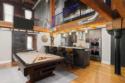 Image de Two Story Penthouse - Walk to the Convention Ctr
