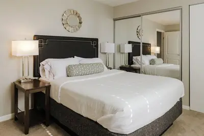 Image de Book 7 Apts Together - Near Lucas Oil Stadium