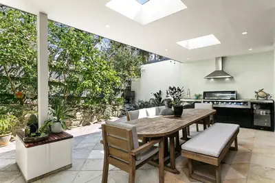 Image de Manly - Man93 - West Esplanade - Approx. $1300 - $1900 Directly opposite form Manly Wharf