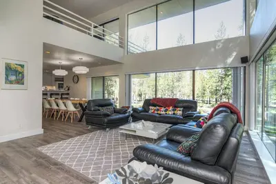 Image de Irish Mountain 4 - Hot Tub, A/C, Sharc, Modern + Warm Updates