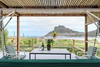 Beachfront 3 Bed With Private Parking & Bbq Area