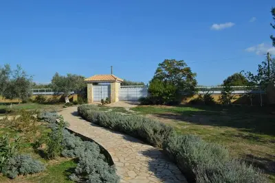 Image de Charming 3-bedroom house in lovely Oropioi with Ac