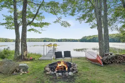 Image de Escape to Cozy Cove - Waterfront Camp Round Pond