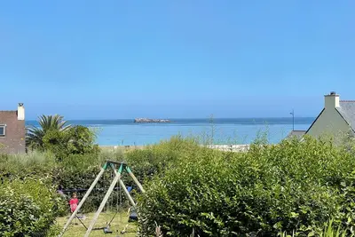 Image de Maison familiale les pieds dans l'eau avec vue mer incroyable