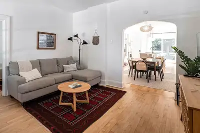 Image de Brady St, Fenced in Yard, Close to Lake Michigan