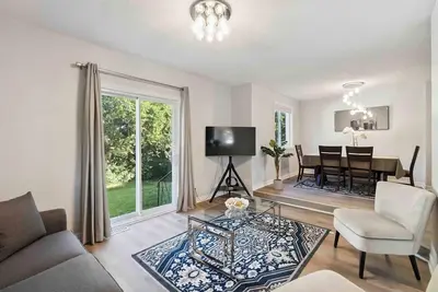 Image de Cozy 4br, 5-Bed Retreat | Entire Barrhaven Home + Yard