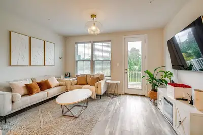 Image de 3-bedroom modern retreat  in Largo close to shopping, restaurants and Dc