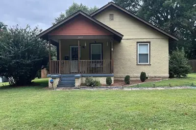 Image de Historic Bungalow Close to Downtown and Hospital