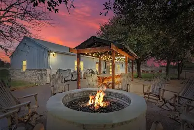 Image de Magnolia Ranch Waco, a 42-acre Luxury Ranch Retreat & tiny home, sleeps 15, pool