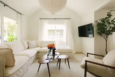 Image de Spacious Highland Park 4 Bedroom Oasis