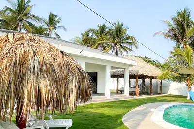 Image de Casa Azul 3-bedroom beach front with\nAC in Playa El Pimental