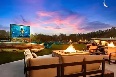 Image de 6br Cabin near Dollywood~Pvt Indoor Pool~Waterpark~Sleeps 24~Pets Ok