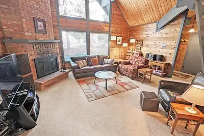 Image de Lave Top 1 - Updated Cabin, Sharc, Pet Friendly, Walk to Sharc