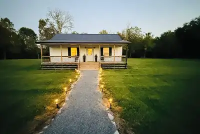 Image de The Lodge              Lake Retreat – Family-Friendly  with Private River Access