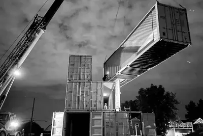 Image de Indy's 1st Container Home- 3 car garage - Downtown