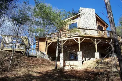 Image de Luxury Vacation Rental with a Hot Tub for Rent in Clyde, North Carolina