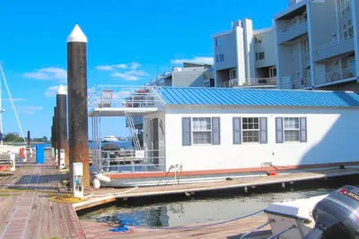 Image de Blue Pearl Houseboat in Boston Harbor Wifi, A/C,