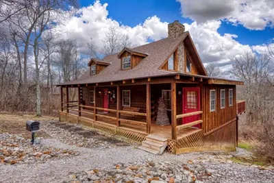Image de Wonderful Ohio Getaways in this Wonderful Cabin Rental with Hot Tub