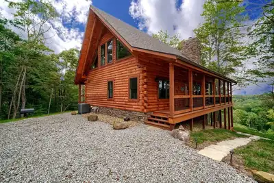 Image de Lovely Logan Log Cabin Retreat for Family and Group Glamping in Ohio