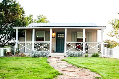 Image de Charming Texas Hill Country Cottage near Austin for Romantic Getaways in Texas