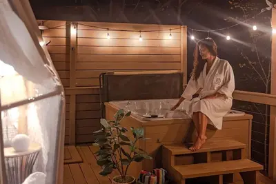 Image de Luxury Fully Equipped Dome with Hot-Tub and Impressive Deck in Tennessee