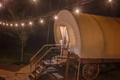Image de Beautiful Glamping Wagon Great for Outdoor Adventures in Tennessee