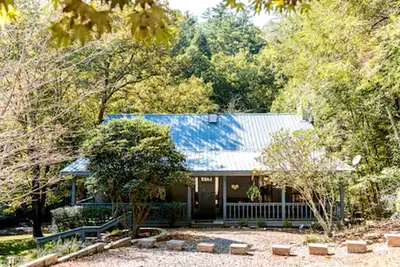 Image de Modern Cabin with Gorgeous Porch with Stunning Views in Suches, Georgia