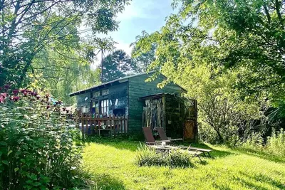 Image de Cozy Bohemian Cottage Glamping with Rescue Animals near Starry Skies – Ararat, Nc