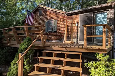 Image de Quaint Lakeside Cabin for a Peaceful Family Getaway Surrounded by Nature by Province Lake in New Hampshire
