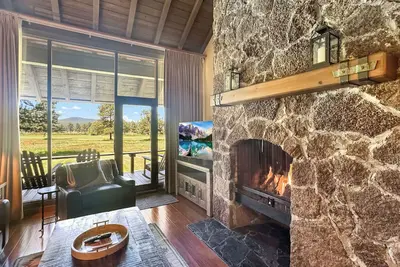 Image de Mt Bach Retreat 221 - Hot Tub (Shared), Resort Units, Steps 2 Lodge, Sleeps 8 Comfortably