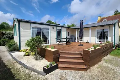 Image de Chalet du bonheur au bord au lac de guerledan