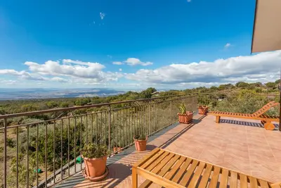 Image de Appartement « Oasi Dell’Etna » avec vue sur la montagne, Wi-Fi et climatisation