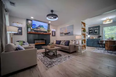 Image de Walk to Downtown & Lake Acworth~Cozy Home w/Patio