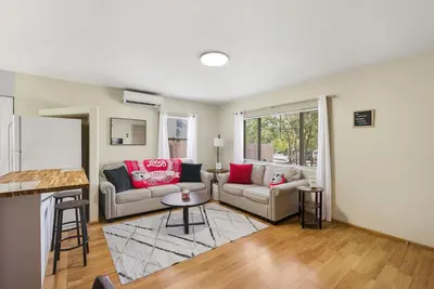 Image de Welcome to The Lobo Den - No House guests without prior approval from host.