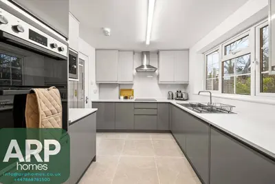 Image de Near Town Centre, Big Patio, Free Parking Sleeps 8