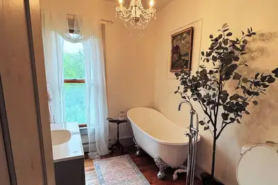 Image de Charming 4-bedroom farmhouse in brilliant Franklin with Ac